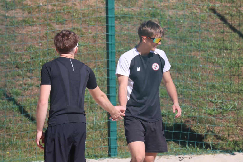 Wakacyjna siatkówka plażowa