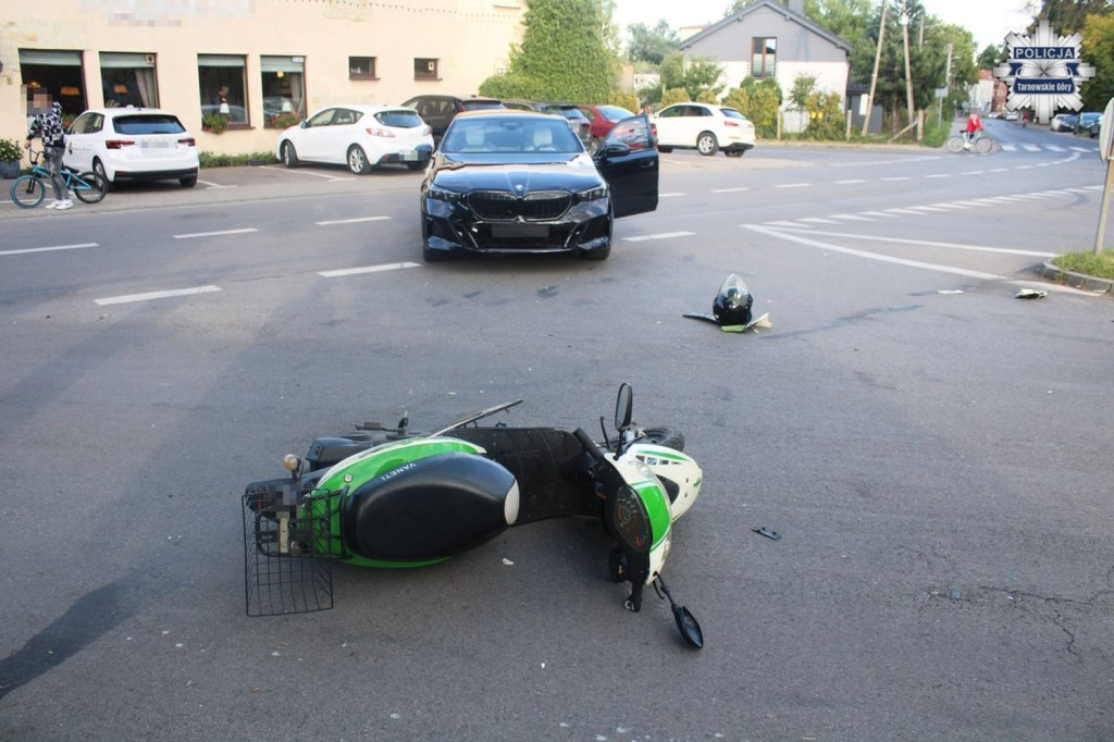 Świerklaniec. Kierowca bmw wjechał w motorowerzystę
