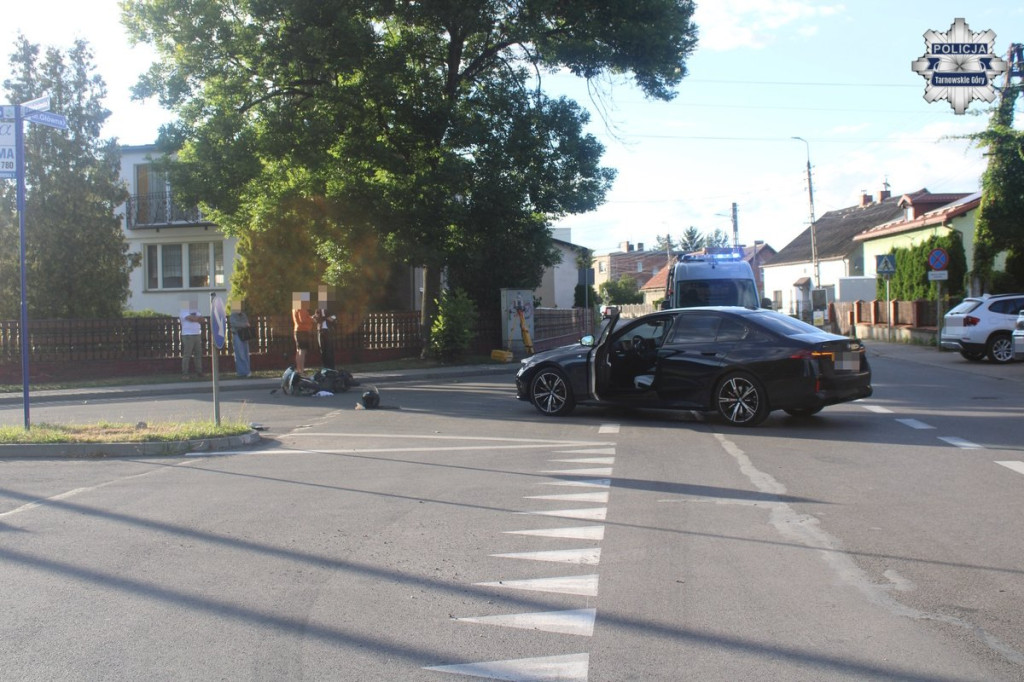Świerklaniec. Kierowca bmw wjechał w motorowerzystę