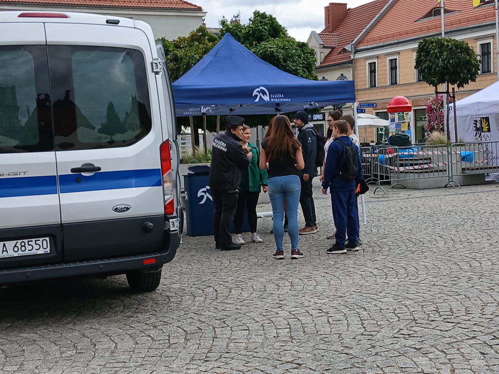 Tarnowskie Góry. Piknik i gra miejska z mundurowymi
