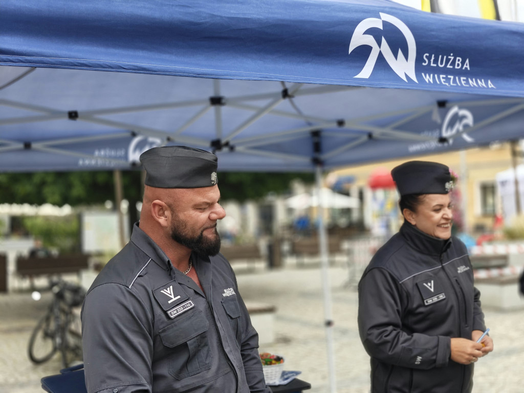 Tarnowskie Góry. Piknik i gra miejska z mundurowymi