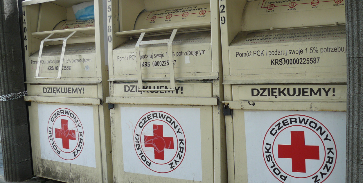 Tarnowskie Góry. Kontenery PCK na ubrania