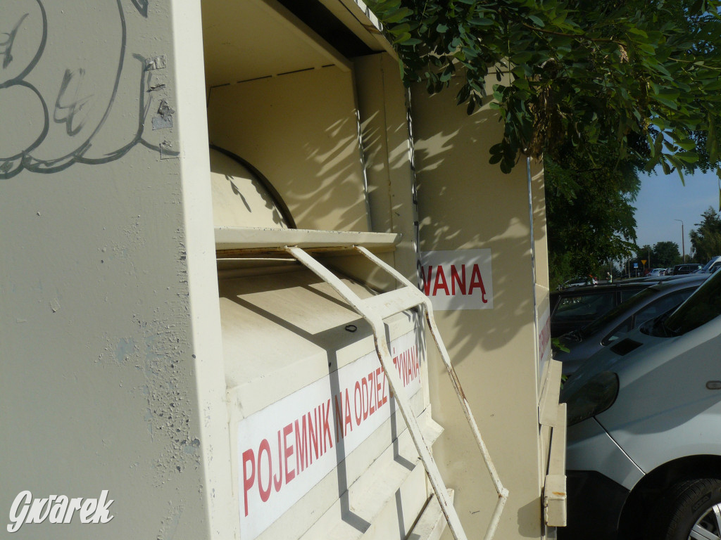 Tarnowskie Góry. Kontenery PCK na ubrania