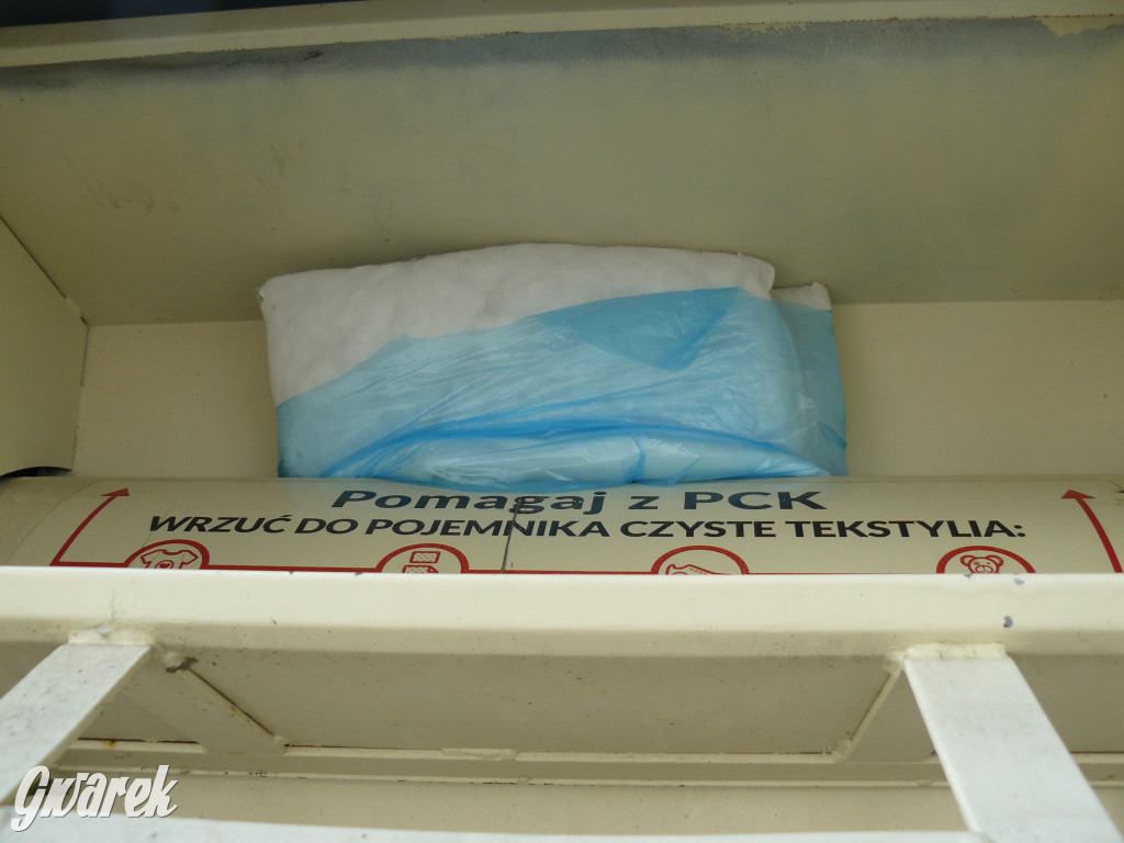 Tarnowskie Góry. Kontenery PCK na ubrania