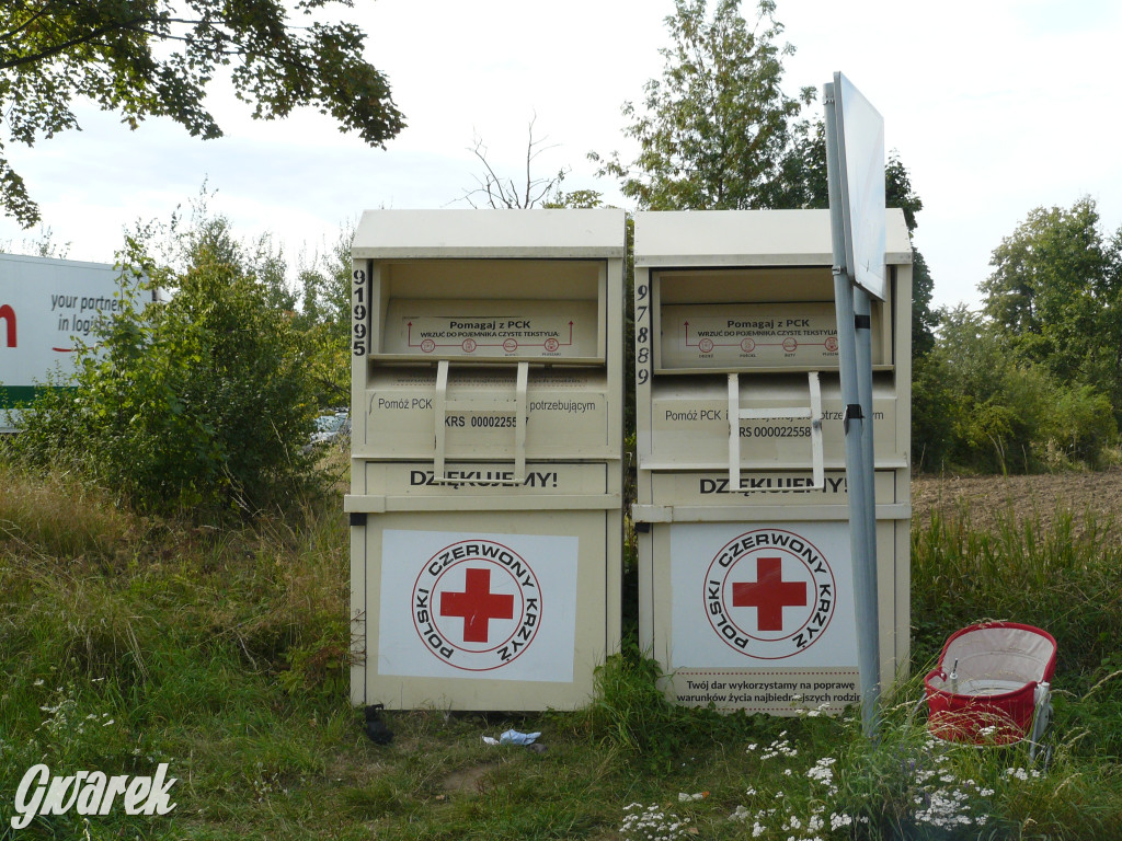 Tarnowskie Góry. Kontenery PCK na ubrania