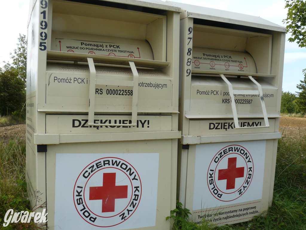 Tarnowskie Góry. Kontenery PCK na ubrania