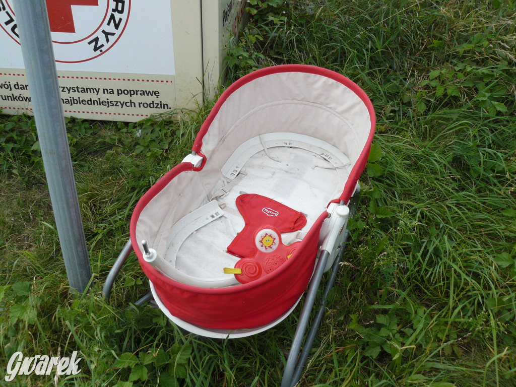 Tarnowskie Góry. Kontenery PCK na ubrania