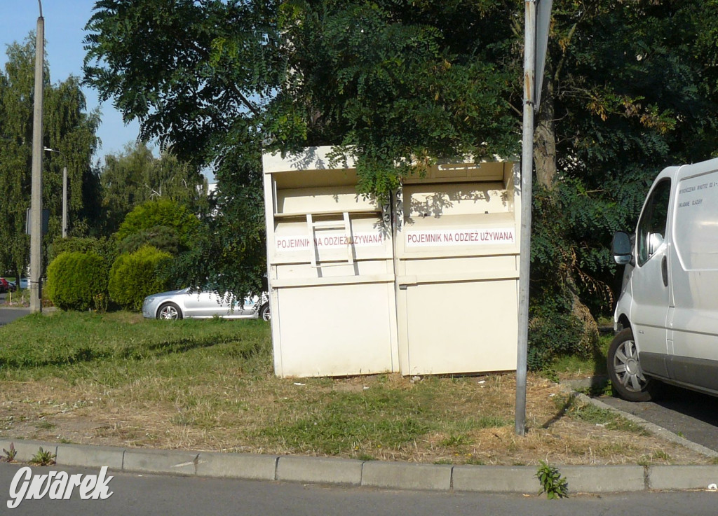 Tarnowskie Góry. Kontenery PCK na ubrania