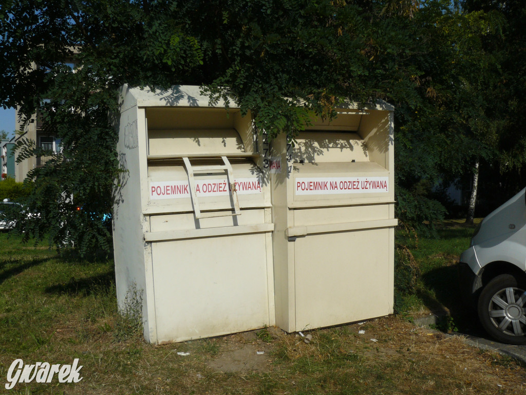 Tarnowskie Góry. Kontenery PCK na ubrania