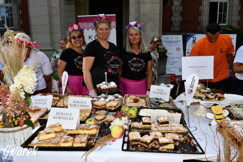 Świerklaniec. Dożynki w parku, pyszności przed pałacem