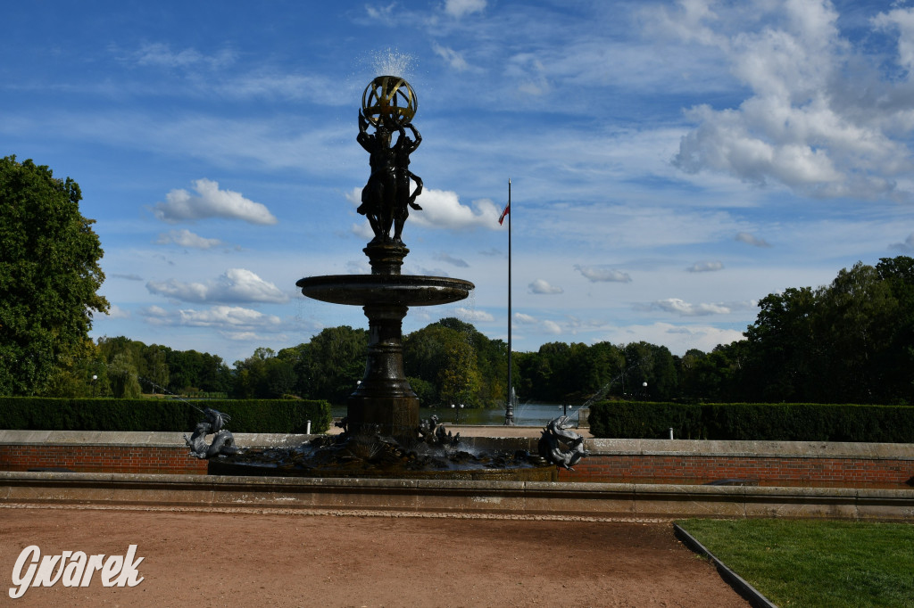 Świerklaniec. Dożynki w parku, pyszności przed pałacem