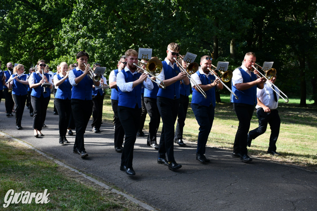 Świerklaniec. Dożynki w parku, pyszności przed pałacem