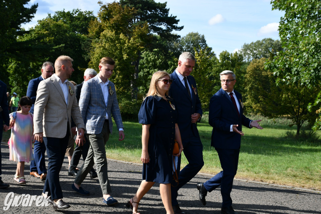 Świerklaniec. Dożynki w parku, pyszności przed pałacem