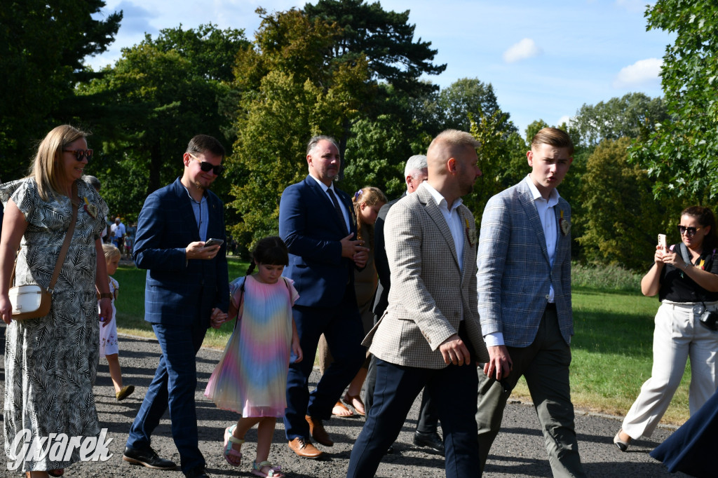Świerklaniec. Dożynki w parku, pyszności przed pałacem