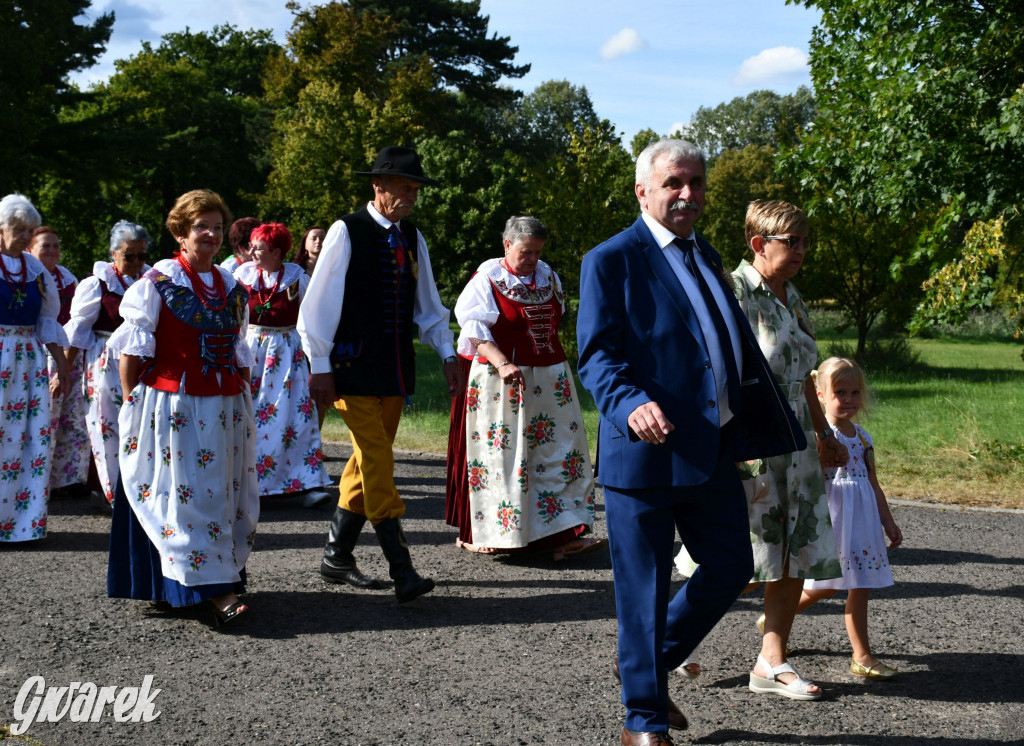 Świerklaniec. Dożynki w parku, pyszności przed pałacem