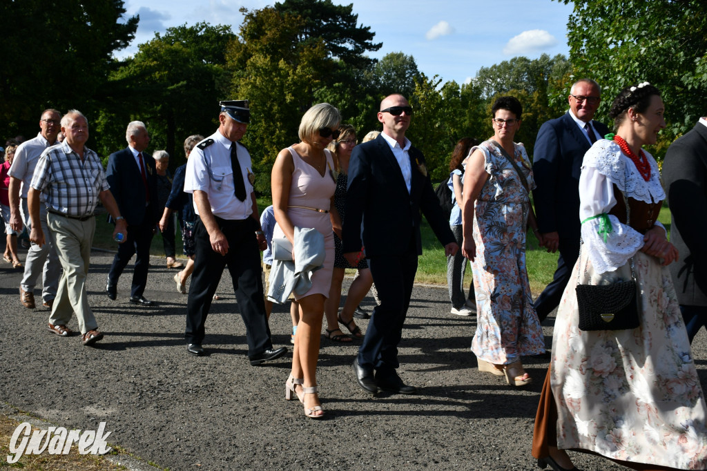Świerklaniec. Dożynki w parku, pyszności przed pałacem