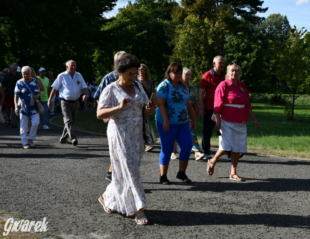 Świerklaniec. Dożynki w parku, pyszności przed pałacem