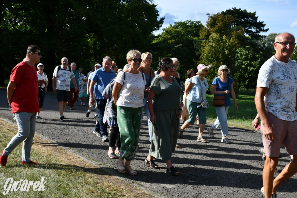 Świerklaniec. Dożynki w parku, pyszności przed pałacem