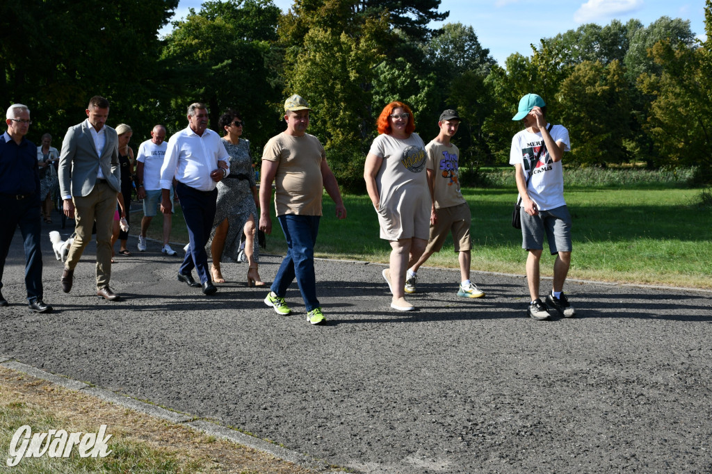 Świerklaniec. Dożynki w parku, pyszności przed pałacem