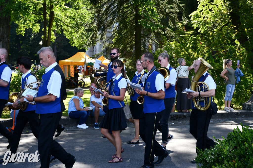Świerklaniec. Dożynki w parku, pyszności przed pałacem