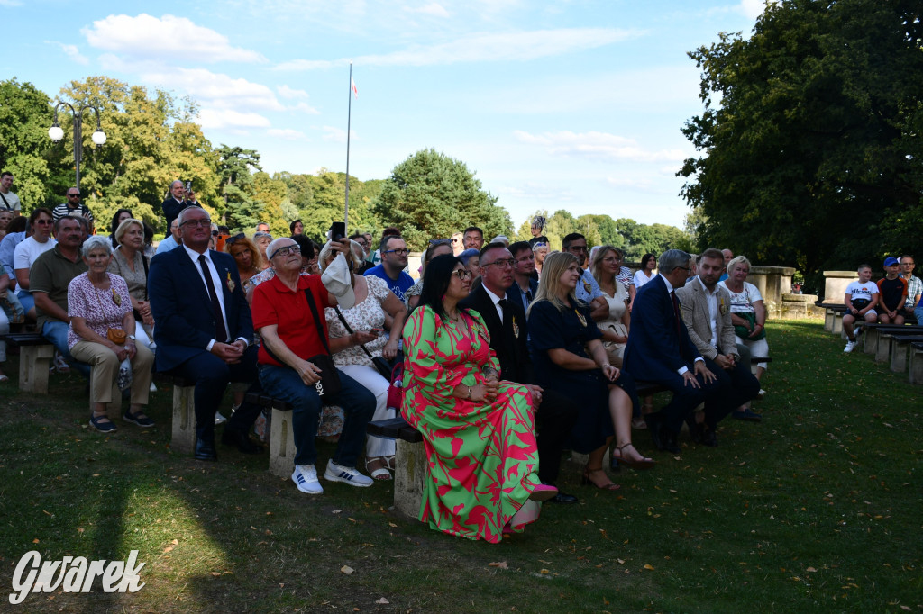 Świerklaniec. Dożynki w parku, pyszności przed pałacem
