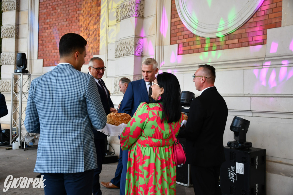 Świerklaniec. Dożynki w parku, pyszności przed pałacem