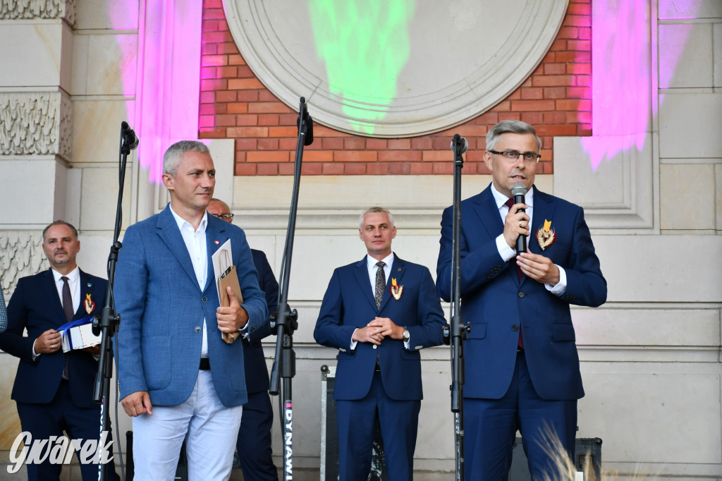 Świerklaniec. Dożynki w parku, pyszności przed pałacem