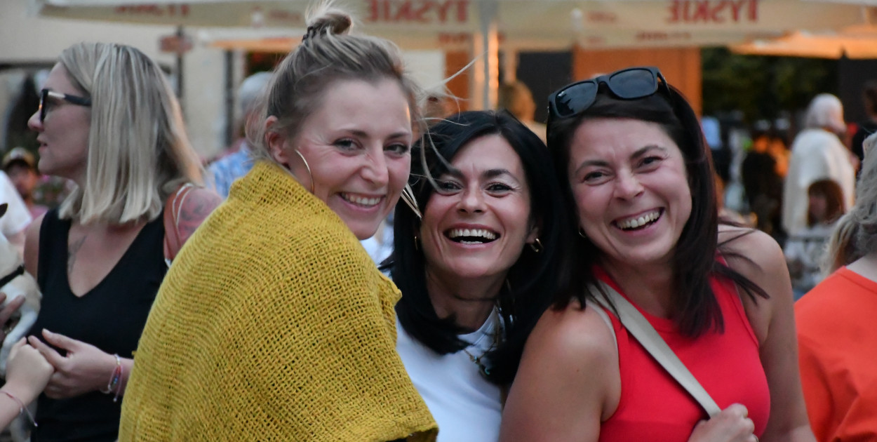 Tarnogórski rynek - muzyka na żywo i taniec pod chmurką