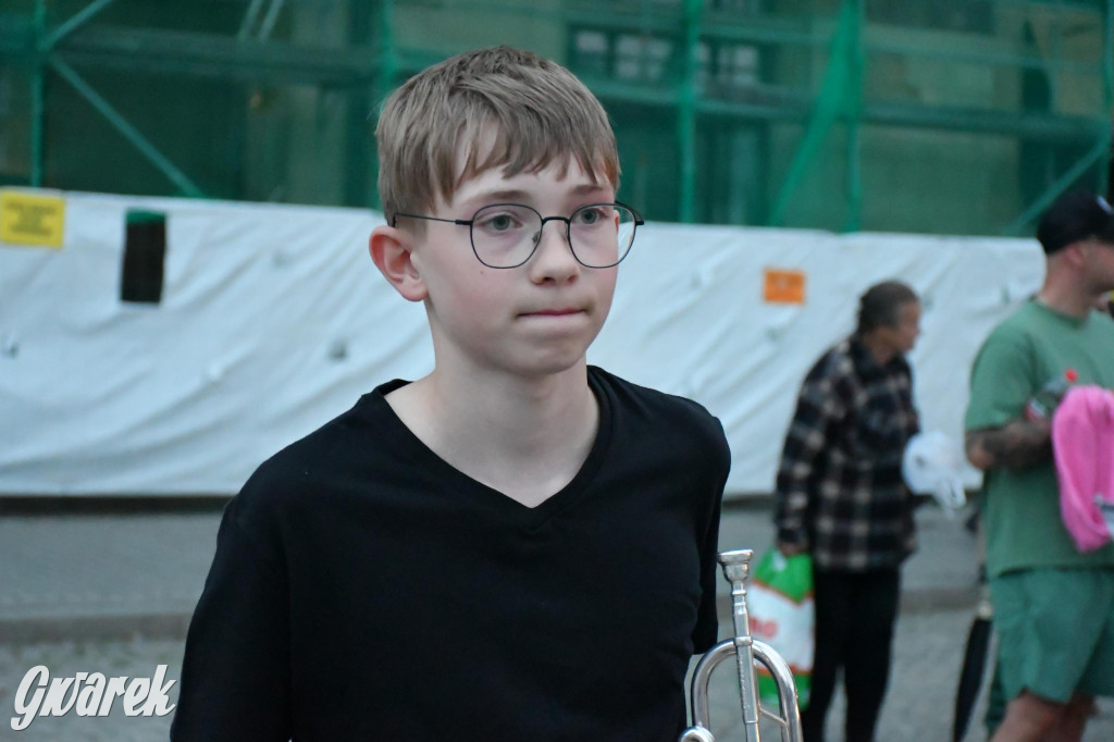 Tarnogórski rynek - muzyka na żywo i taniec pod chmurką