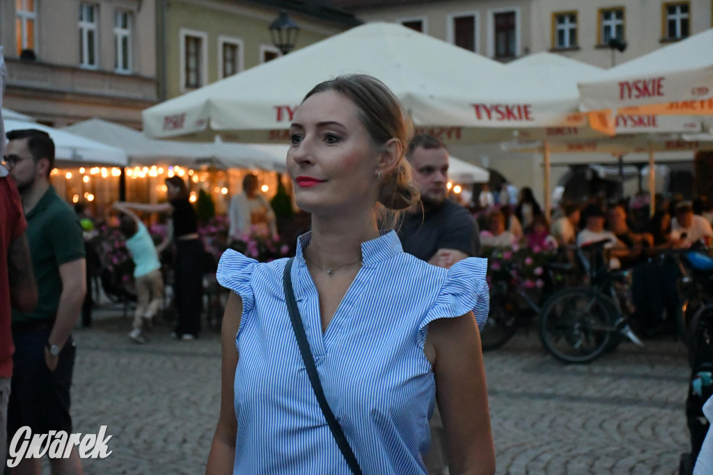 Tarnogórski rynek - muzyka na żywo i taniec pod chmurką