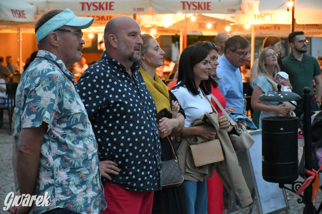 Tarnogórski rynek - muzyka na żywo i taniec pod chmurką