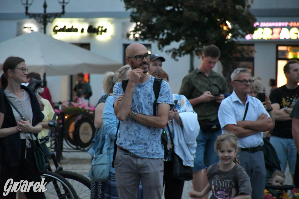 Tarnogórski rynek - muzyka na żywo i taniec pod chmurką