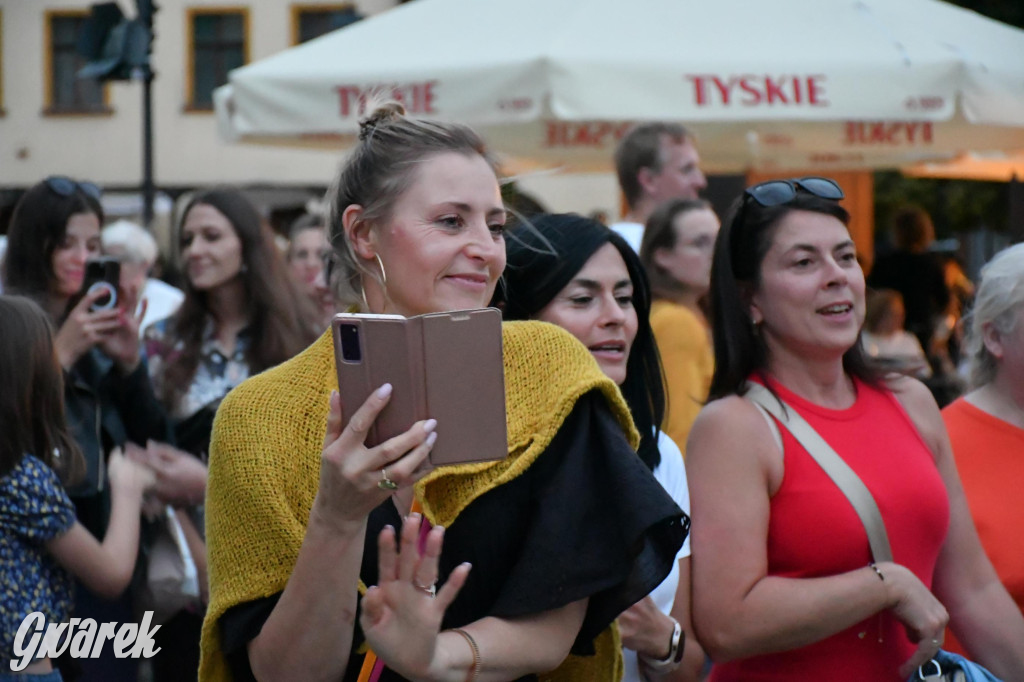 Tarnogórski rynek - muzyka na żywo i taniec pod chmurką