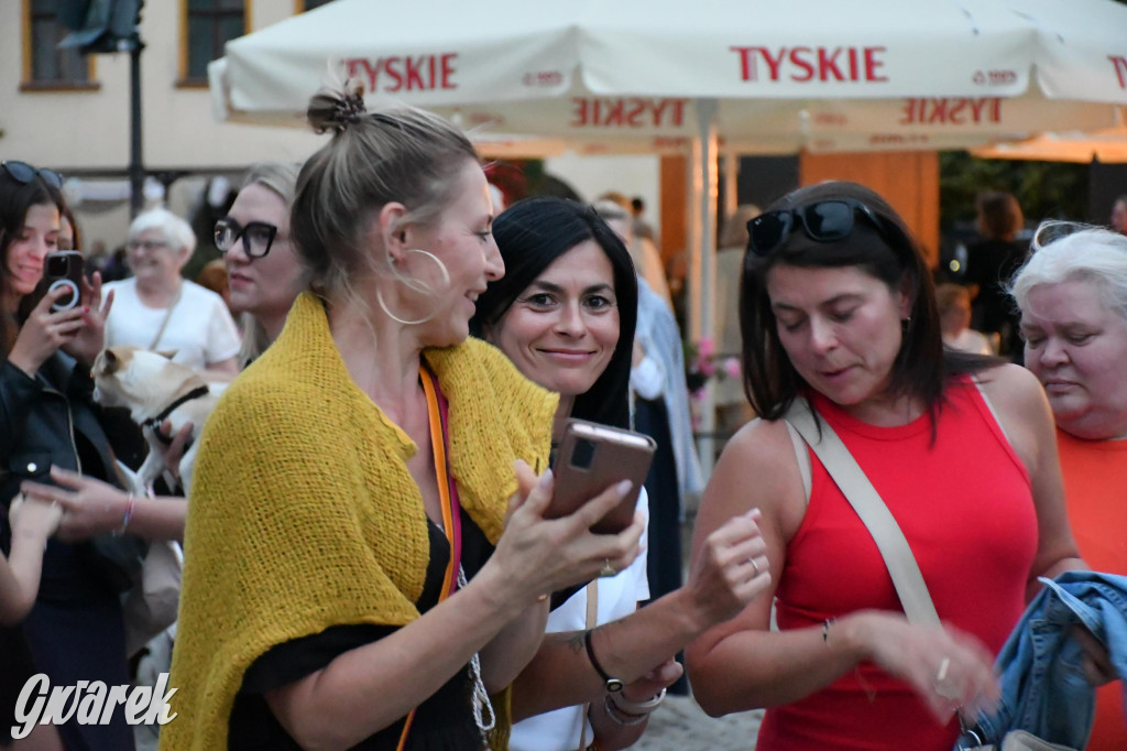 Tarnogórski rynek - muzyka na żywo i taniec pod chmurką