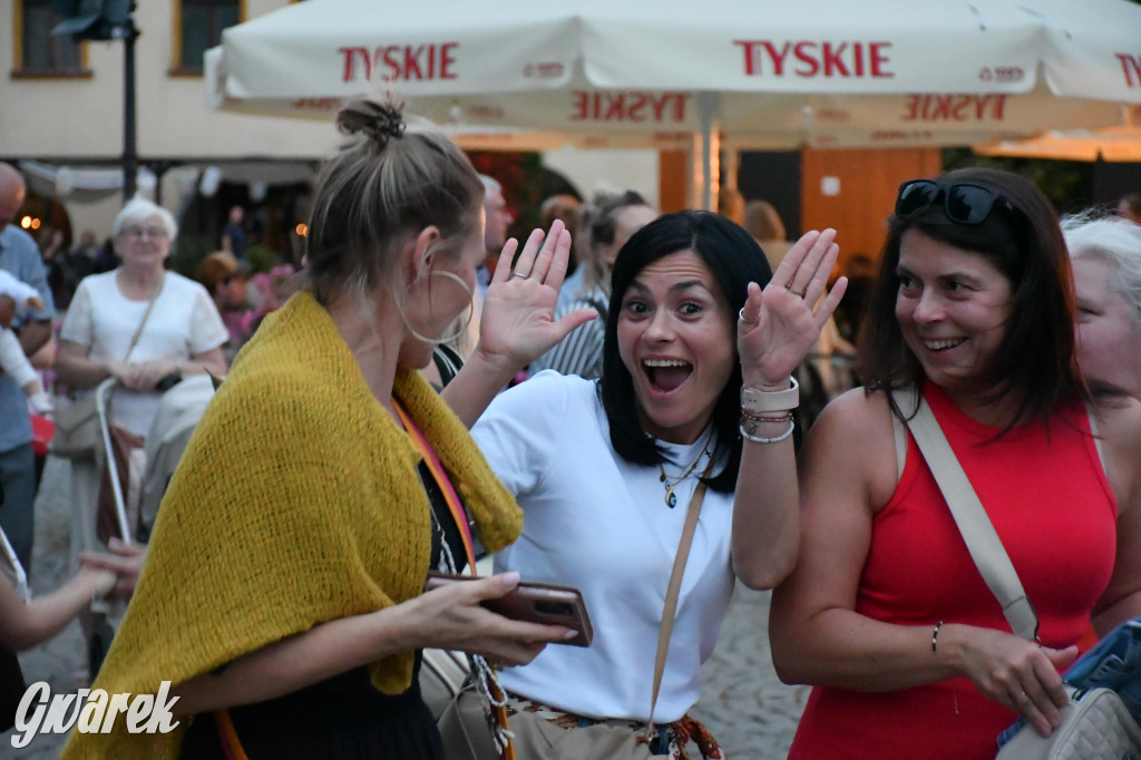 Tarnogórski rynek - muzyka na żywo i taniec pod chmurką
