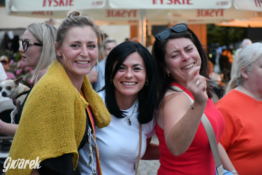 Tarnogórski rynek - muzyka na żywo i taniec pod chmurką