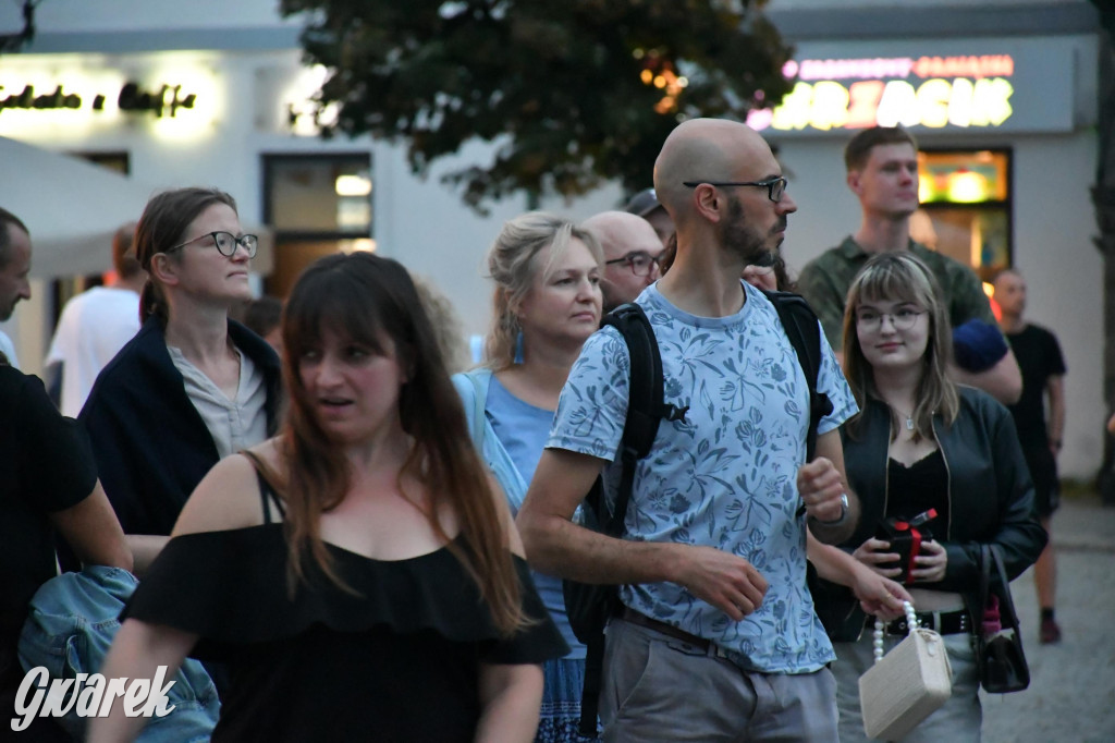 Tarnogórski rynek - muzyka na żywo i taniec pod chmurką