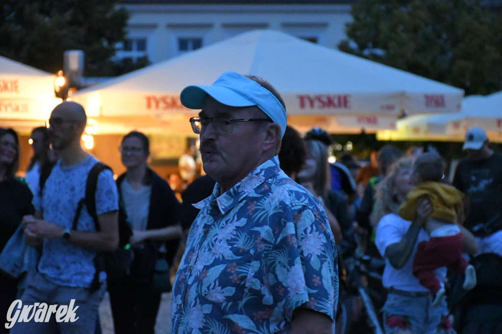 Tarnogórski rynek - muzyka na żywo i taniec pod chmurką