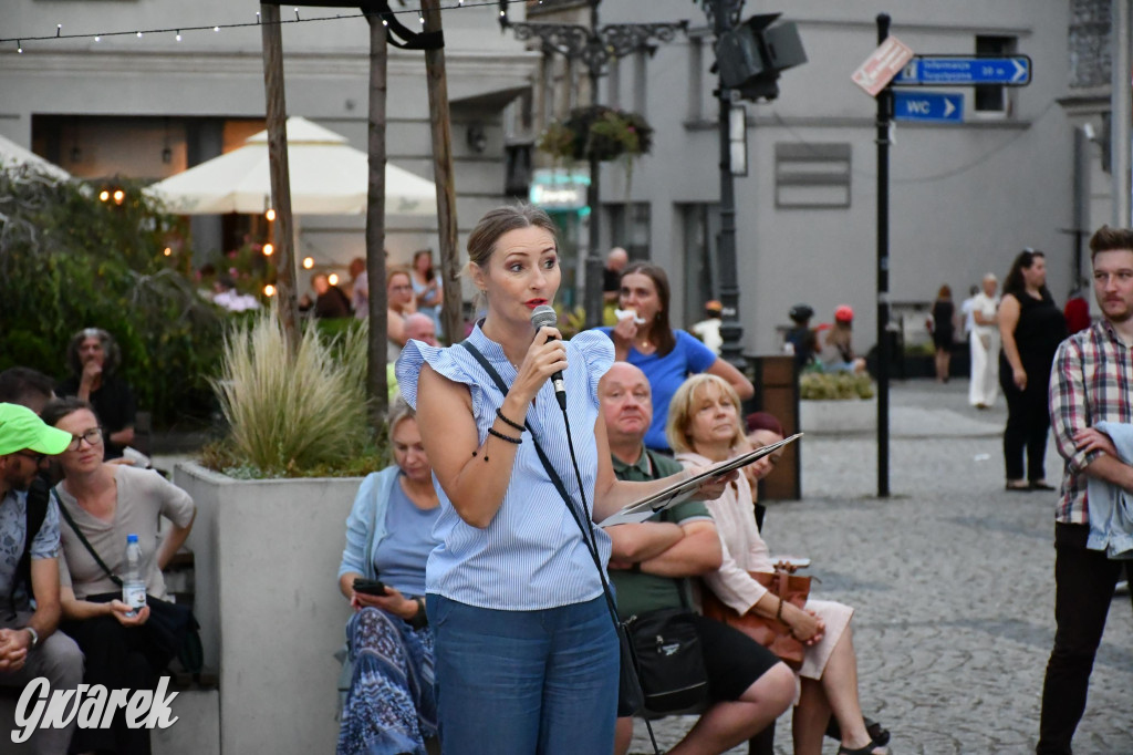 Tarnogórski rynek - muzyka na żywo i taniec pod chmurką