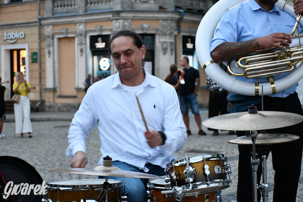 Tarnogórski rynek - muzyka na żywo i taniec pod chmurką