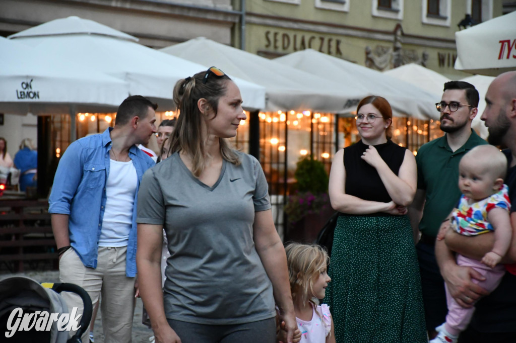 Tarnogórski rynek - muzyka na żywo i taniec pod chmurką