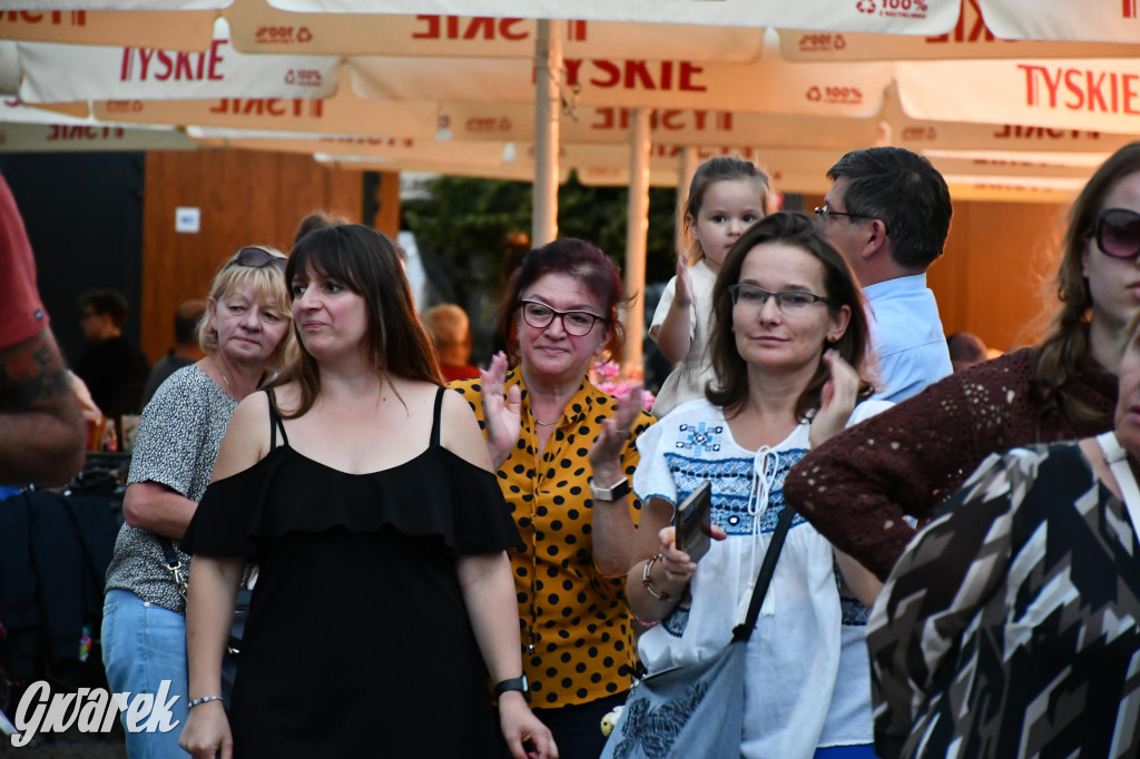 Tarnogórski rynek - muzyka na żywo i taniec pod chmurką