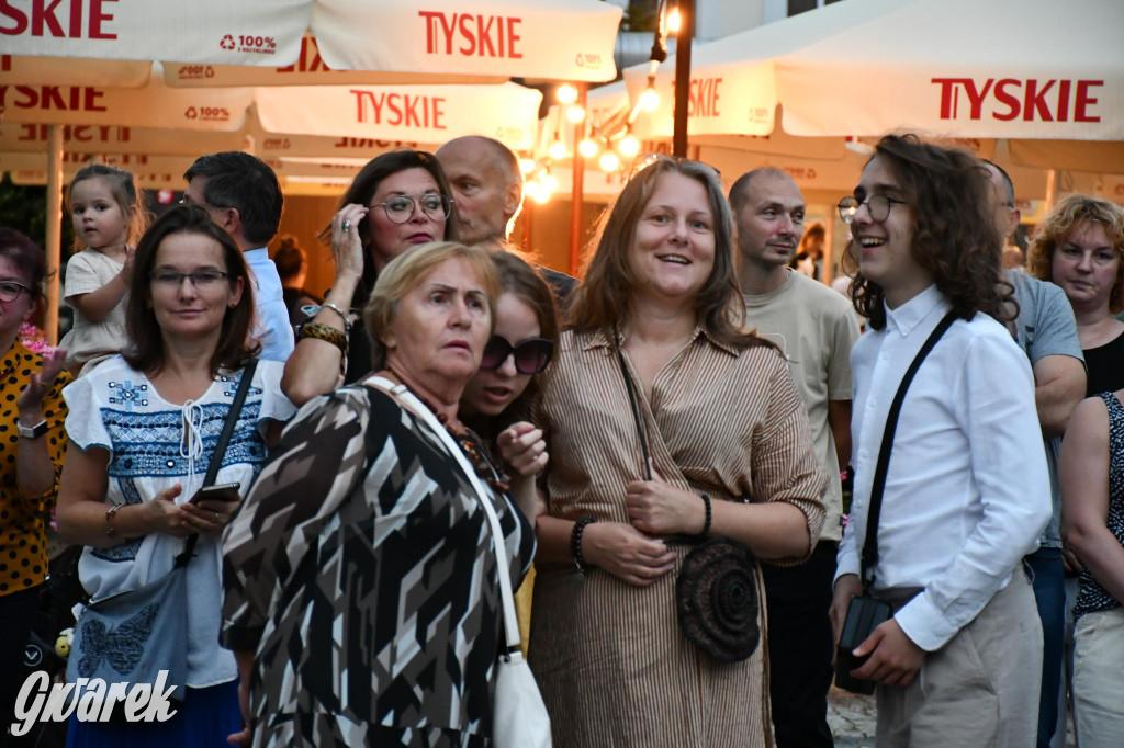 Tarnogórski rynek - muzyka na żywo i taniec pod chmurką