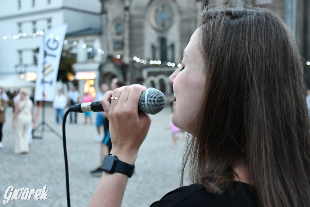 Tarnogórski rynek - muzyka na żywo i taniec pod chmurką