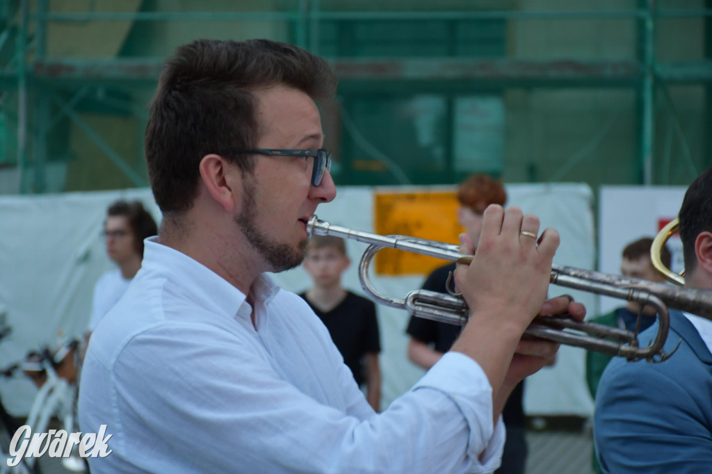 Tarnogórski rynek - muzyka na żywo i taniec pod chmurką