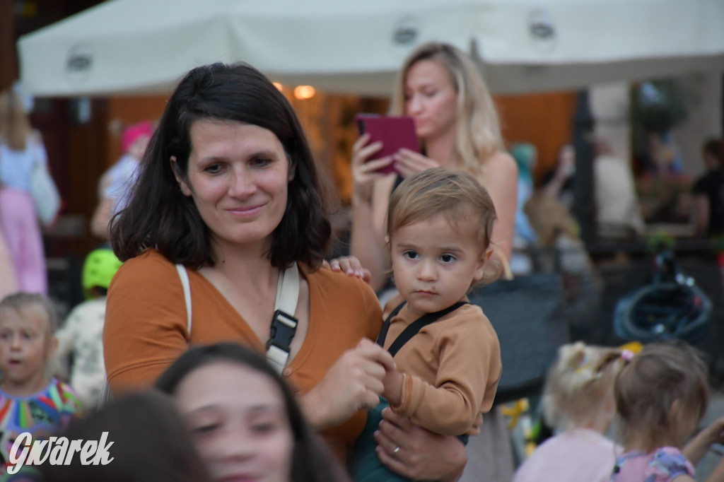Tarnogórski rynek - muzyka na żywo i taniec pod chmurką
