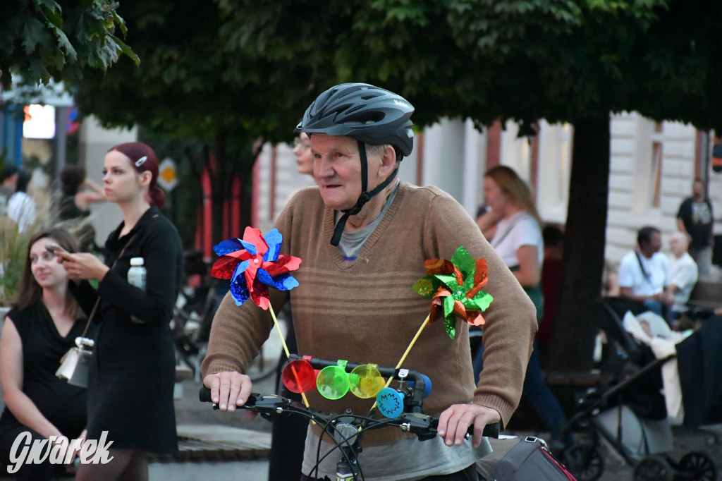 Tarnogórski rynek - muzyka na żywo i taniec pod chmurką