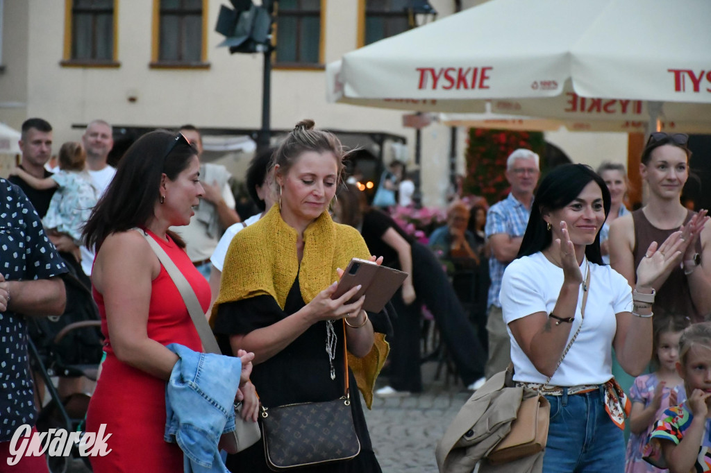 Tarnogórski rynek - muzyka na żywo i taniec pod chmurką