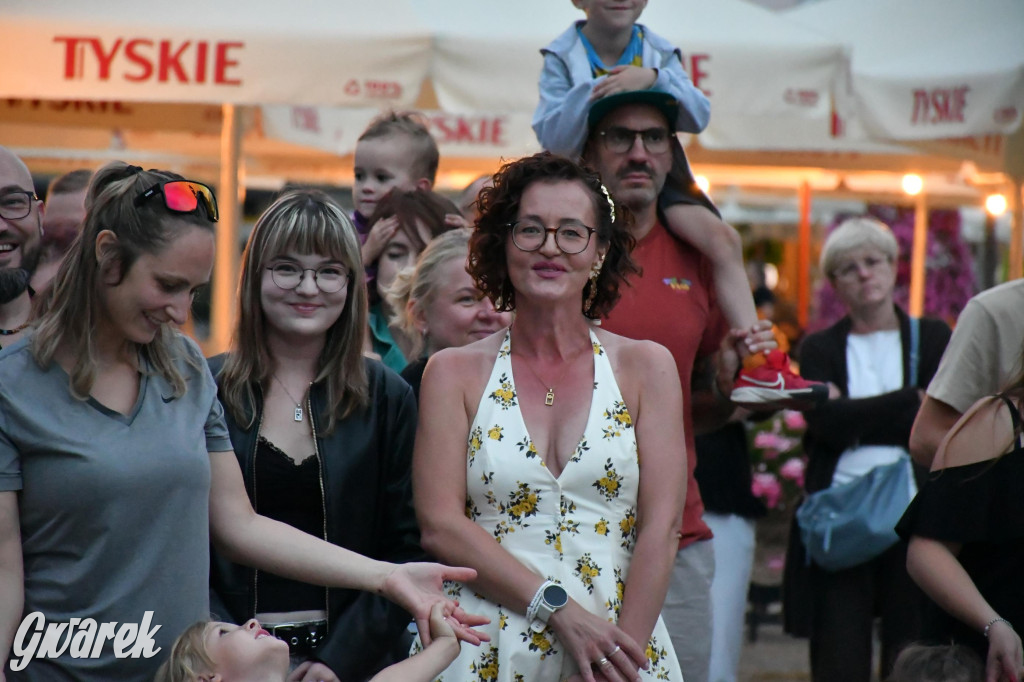 Tarnogórski rynek - muzyka na żywo i taniec pod chmurką