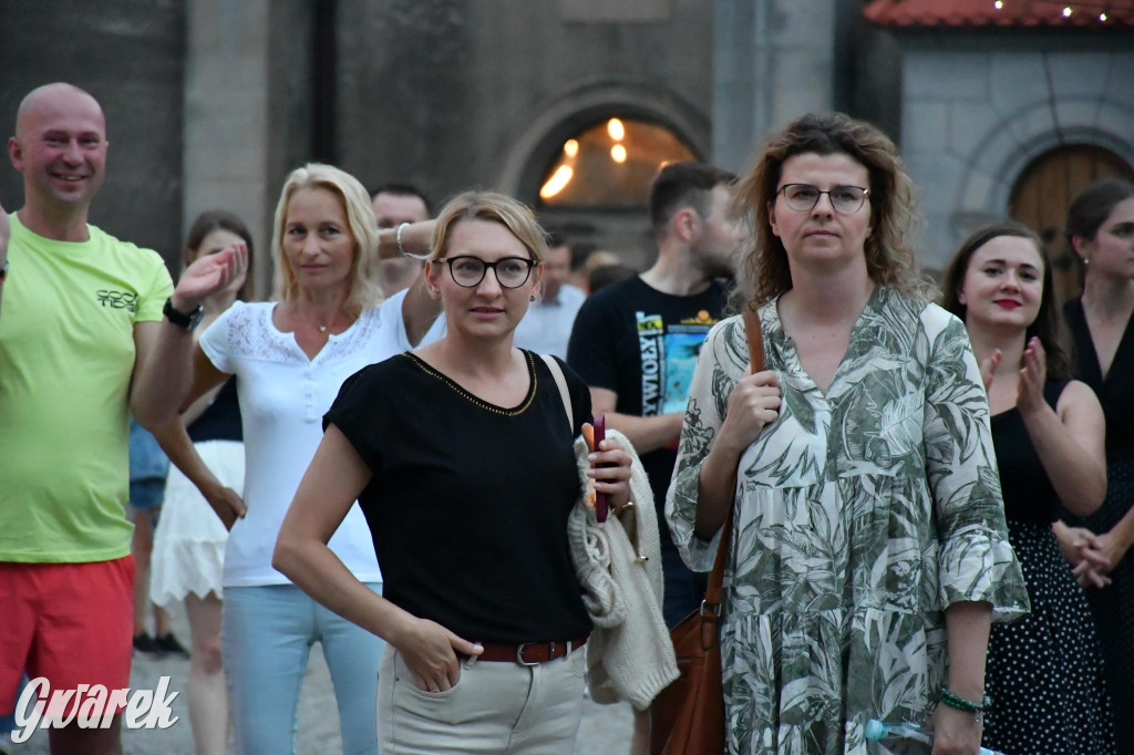 Tarnogórski rynek - muzyka na żywo i taniec pod chmurką